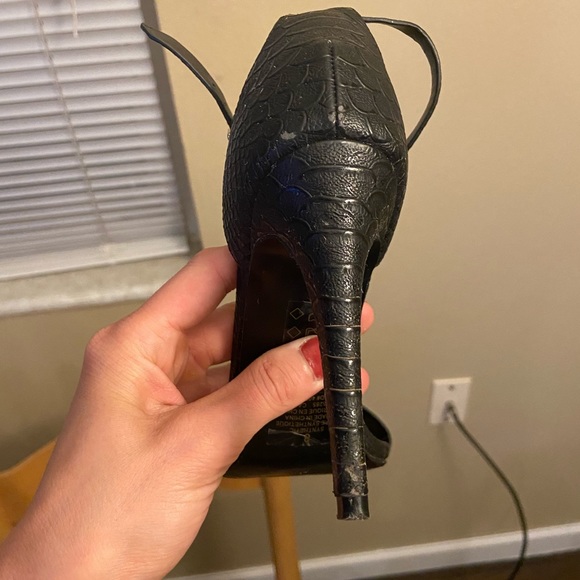 EXPRESS SHOES - Picture 8 of 13